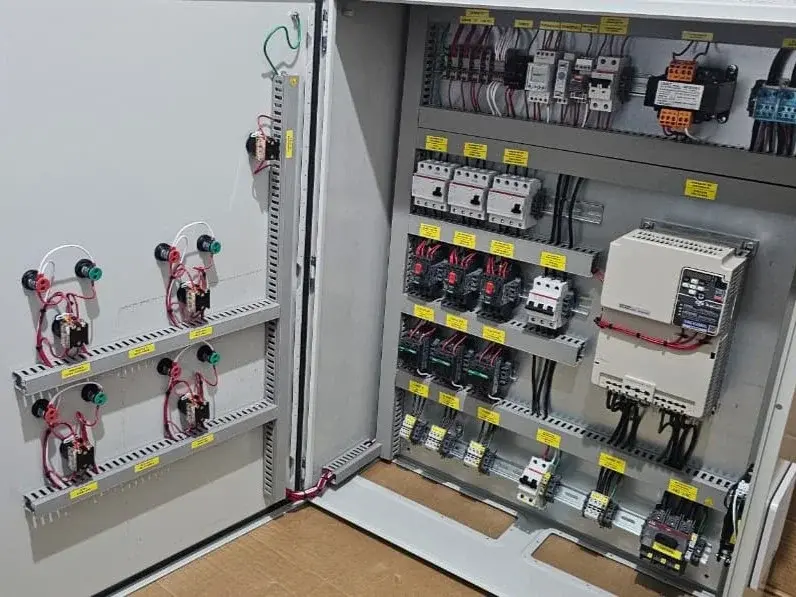 Fabricación de tablero de control eléctrico